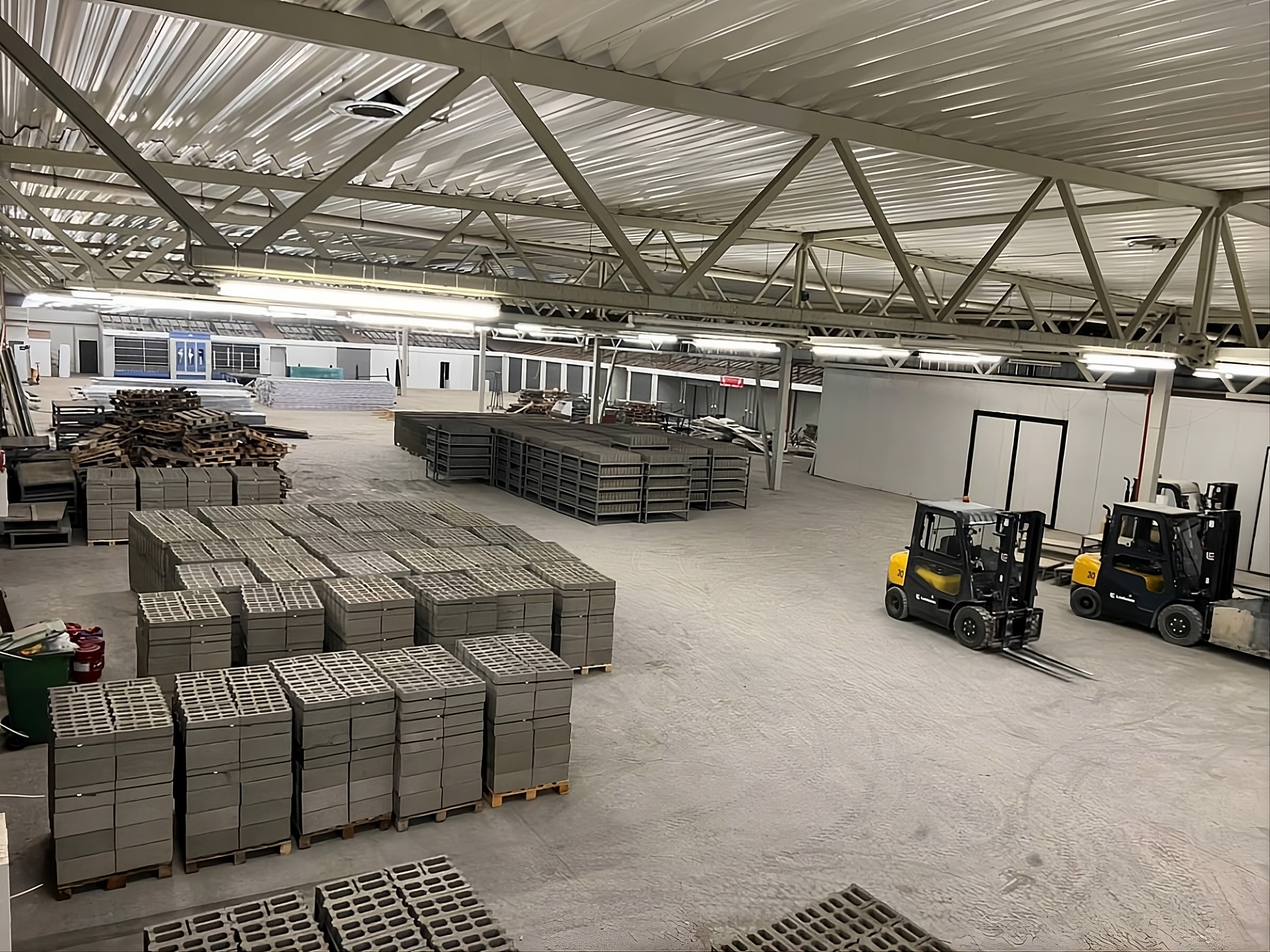 LeaderBlock — სასაწყობო სივრცე