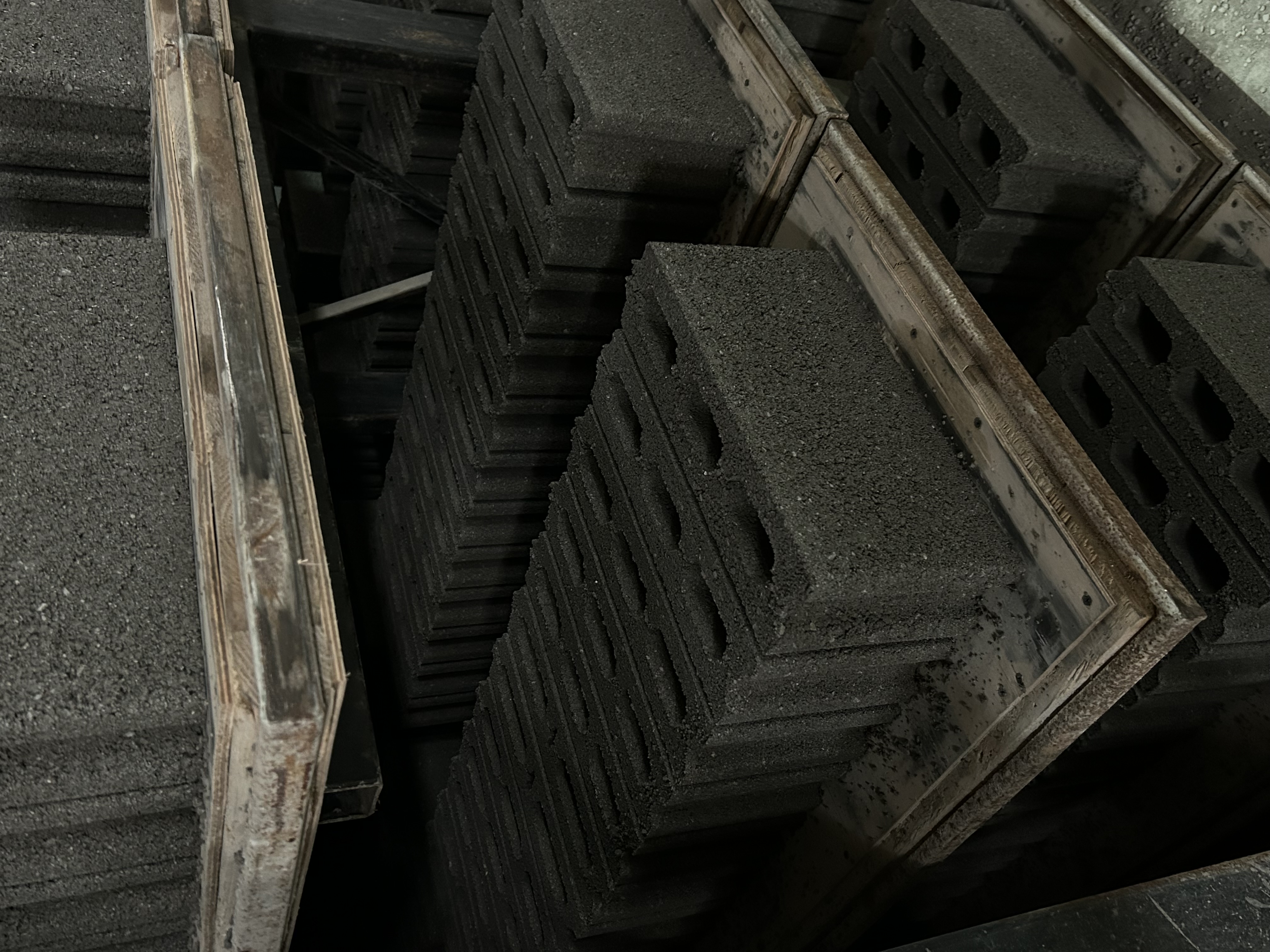 მზა პროდუქცია პალეტებზე